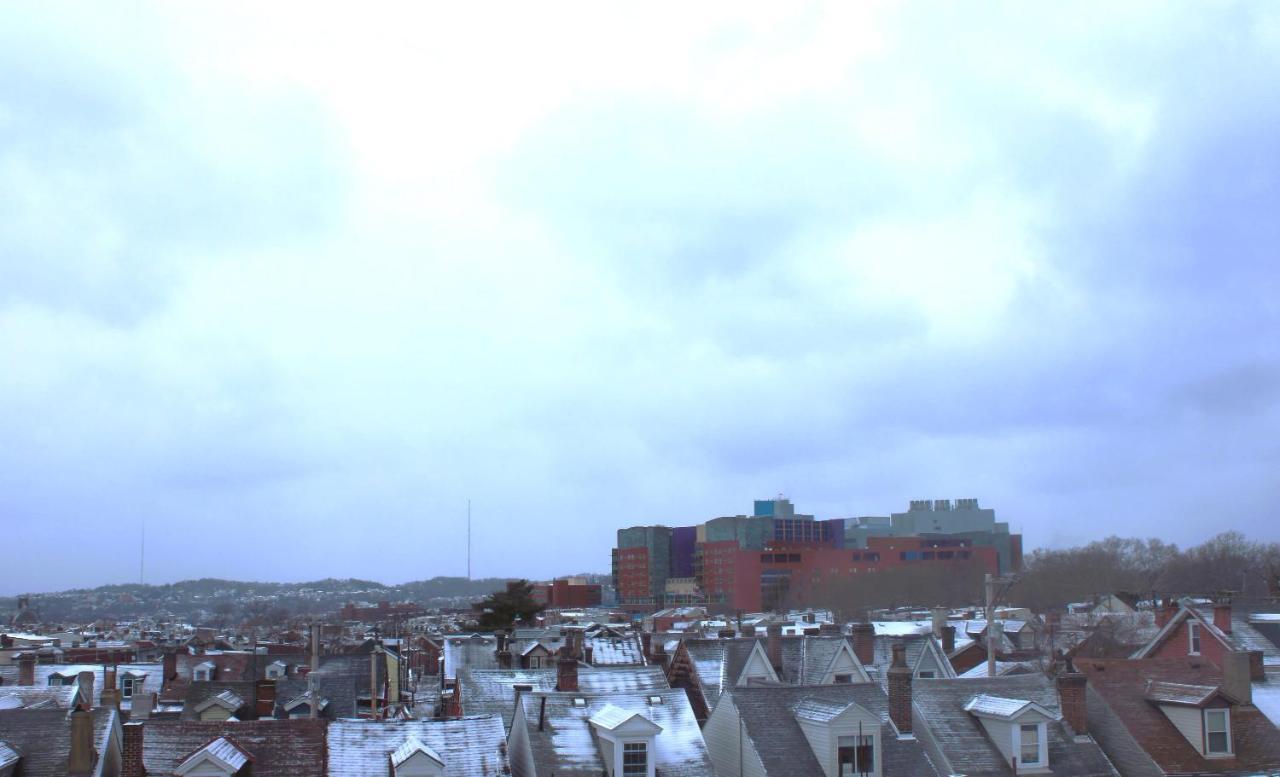 Steps Away From Hospital - 2 Queen Bed - City View 匹兹堡 外观 照片